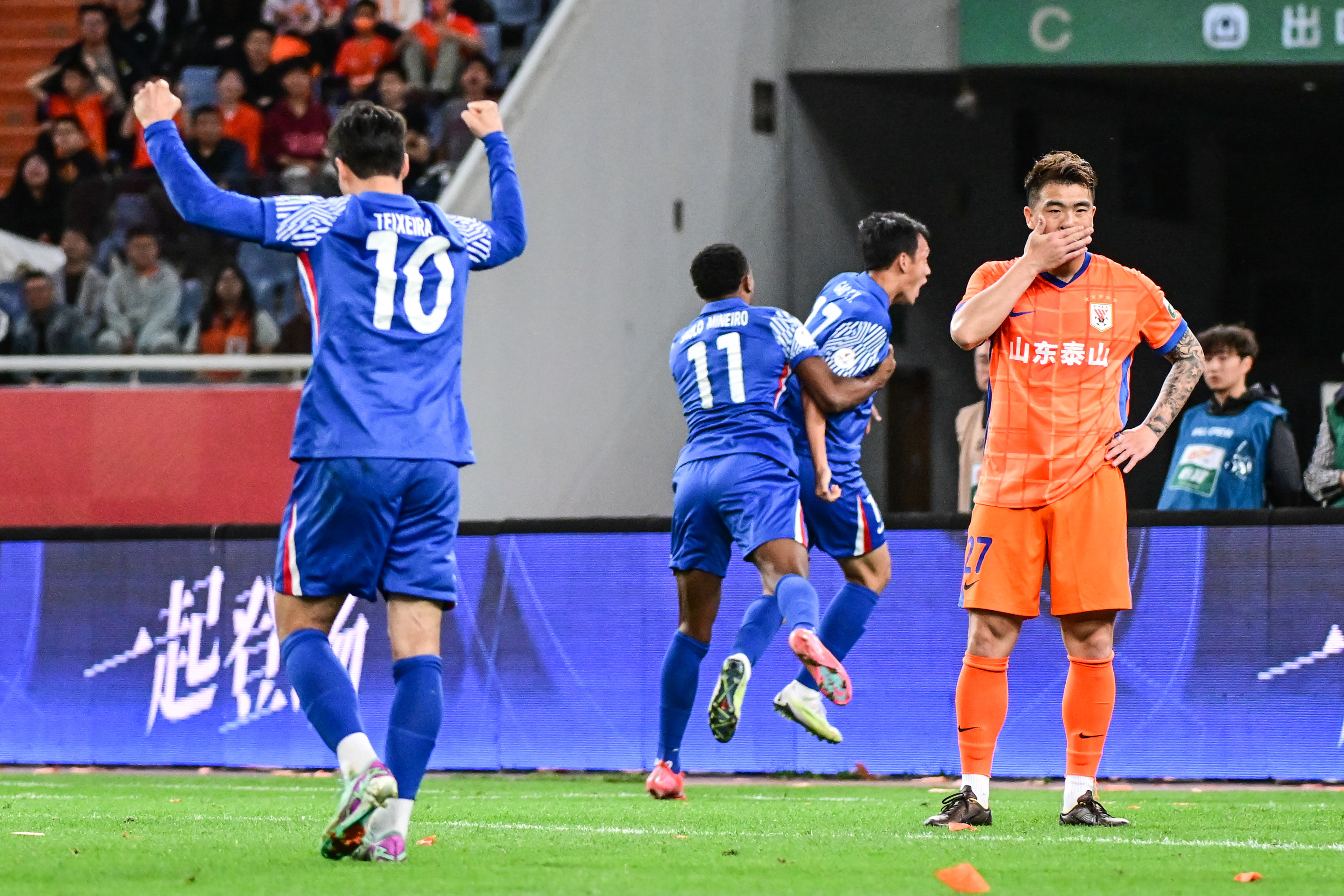 英雄联盟-包含上海申花训练开放日，今晨远射贴柱引欢呼，欧超杯在即，资深球员宣示担当的词条